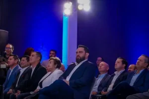 Agregan que, desde una nueva visión, la OPAMSS buscará trabajar de la mano con el Gobierno del presidente Nayib Bukele para brindar más rapidez y eficiencia en los trámites, dinamizar el desarrollo de los municipios y, por ende, el crecimiento económico del país.