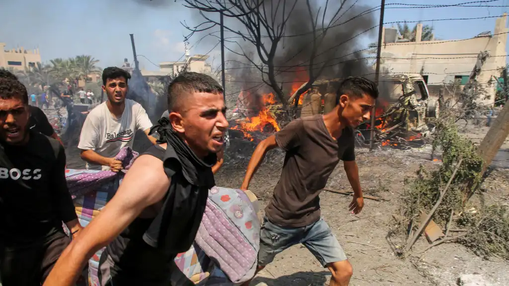 Según se ha informado, el ataque de Israel a la zona humanitaria de Al Mawasi, fue justificado diciendo que en lugar supuestamente se esconden altos cargos de Hamás.