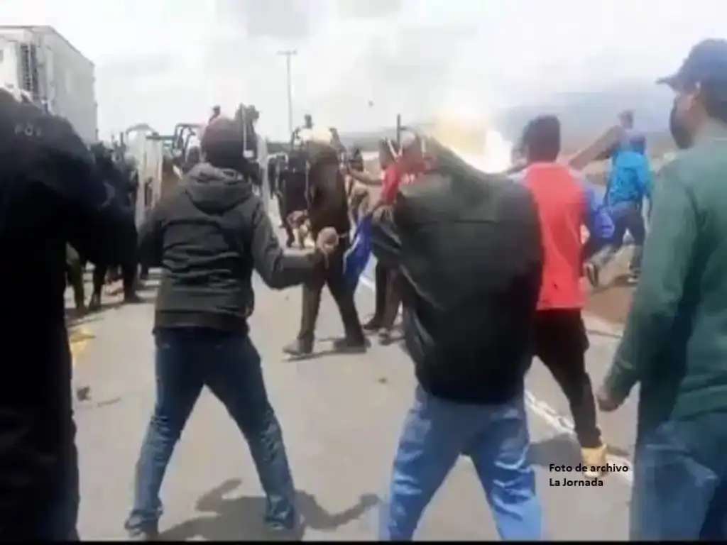 "no debió actuar así la policía del Estado, hemos llevado a la práctica una política de no represión, no se debe utilizar la fuerza y en este caso hubo represión y fallecieron dos campesinos"
