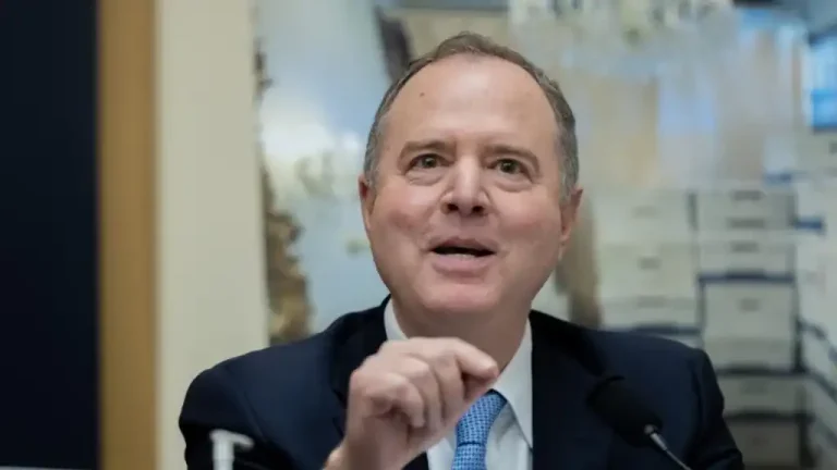 El Congresista Adam Schiff, se convirtió en el demócrata de mayor peso hasta ahora en pedir públicamente al presidente de Estados Unidos, Joe Biden, que ponga fin a su campaña de reelección