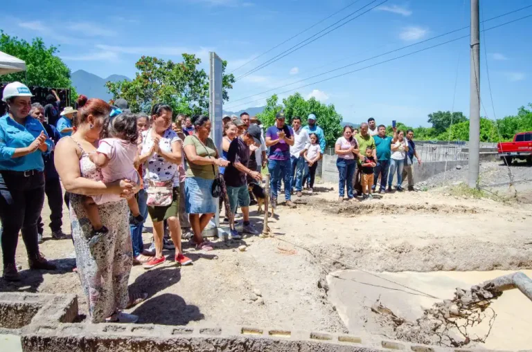 Agregan, que. el proyecto de agua potable de Santo Domingo, contará con una rejilla de acero al carbón tipo persiana, luego se construirá un tanque, una caseta de bombeo y una línea e impelencia, con el fin de cumplir con los estándares internacionales de calidad y seguridad