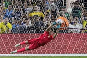 Con un potente zapatazo, Alexander-Arnold, disparó a la escuadra izquierda para clasificar a la favorita Inglaterra, que se impuso por 5 a 3 en la fase de penales tras el empate de 1-1 en la prórroga del partido