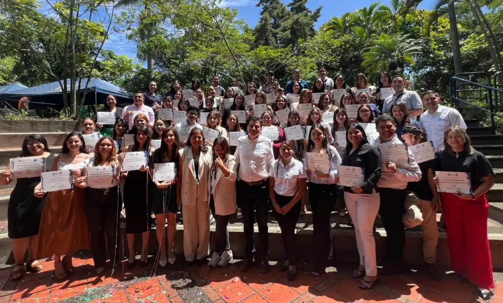 En esta cuarta edición del diplomado se brindó formación profesional para la intervención terapéutica que favorece el desarrollo cognitivo, social y emocional de niños, niñas y adolescentes a través de herramientas lúdicas aplicables en diferentes contextos y realidades.