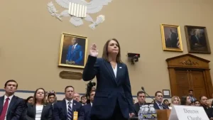 La Directora del Servicio Secreto de Estados Unidos, Kimberly Cheatle, presentó su renuncia luego de fuertes presiones por parte de los demócratas y republicanos, tras el atentado contra el candidato presidencial donald Trump.