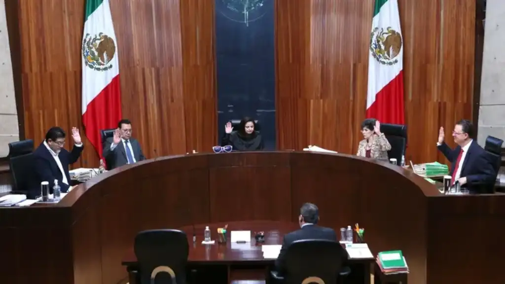 ‘Están Mintiendo’, Responde López Obrador a la Resolución del TEPJF ante Posible Violación a Ley Electoral, al tiempo de cuestionarse "¿qué hice para ofender a la candidata Xóchitl Gálvex?" y calificó como "mentirosos y corruptos" a los magistrados del TEPJF