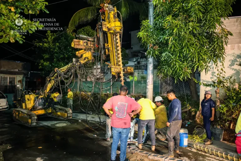 Las recientes lluvias generaron inundaciones en el lugar, debido a la obstrucción de los sistemas de drenaje por la acumulación de desechos sólidos.