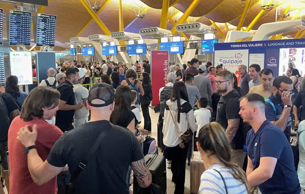 Según reportes periodísticos la caída de Microsoft, causó más de 39.000 vuelos retrasados y más de 4.400 cancelaciones en en todo el planeta con sus consecuentes efectos para las economías.