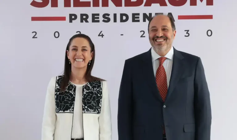 Luego de la firma del acto protocolar que lo acredita oficialmente en cargo, Lázaro Cárdenas Batel, manifestó que será un privilegio colaborar con Claudia Sheinbaum y que es un "Honor Altísimo porque Implica Confianza" por parte de la presidente electa.