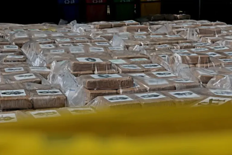 Según las informaciones oficiales, se trata de 2,084 kilos de cocaína, valorada en más de 52 millones de dólares, las cuales fueron incautadas recientemente por la Fuerza de Tarea Tridente de la Marina Nacional.