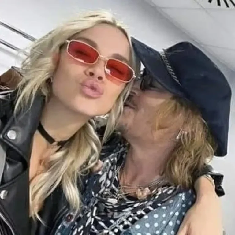 Johnny Depp ha sido vinculado sentimentalmente con la modelo Yulia Vlasova, de 29 años. Hace unos meses, la joven de nacionalidad rusa había compartido imágenes donde se ven gestos cariñosos entre ella y el actor de Piratas del Caribe.