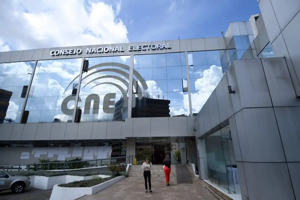 Uno de los aspectos clave es la participación de más de 600 observadores electorales a Caracas para verificar el desarrollo de las votaciones, como fue acordado en Barbados.