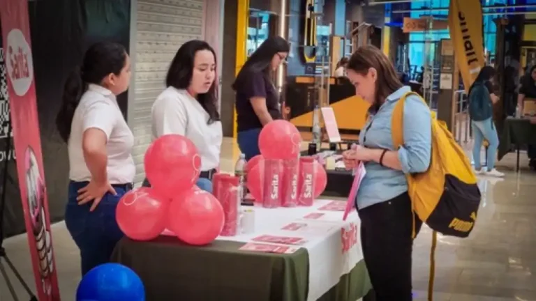 Asimismo, la Comuna Central gestionó 14 plazas para personas con cualquier tipo de discapacidad, a quienes se les facilita el proceso de intermediación laboral con asesoramiento.