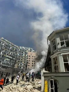 "Debemos responsabilizar a Rusia por sus actos de terrorismo y a Putin por ordenar los ataques. Cada vez que hay intentos de negociar la paz con él, Rusia responde con ataques a viviendas y hospitales" Zelenski