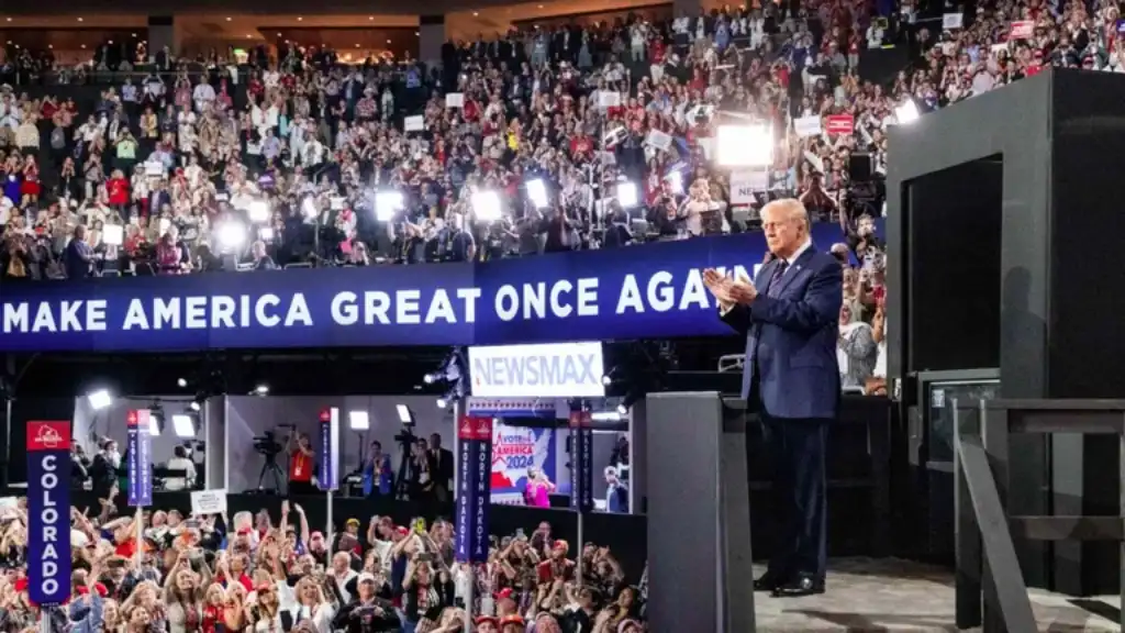 "Esta noche acepto la candidatura a la presidencia de estados unidos (...) y lo vamos a hacer bien", arengó el candidato oficial republicano, Donald Trump ante los convencionistas en Wisconsin, Estados Unidos, en donde emitió su discurso de aceptación como candidato.