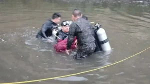 Luego de una intensa búsqueda por parte de la Marina Nacional y otras instituciones del Sistema Nacional de Protección civil, encontraron esta noche el cuerpo de un adolescente de 13 años