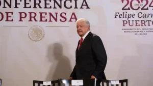 La caída de las bolsas en los mercados mundiales, dijo el mandatario ha desatado un temor ante un posible lunes negro.