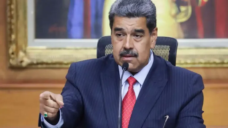 Según el periódico La Opinión de Los Ángeles, The Wall Street Journal, habría asegurado que hubo conversaciones entre el gobierno de Estados Unidos y el presidente de Venezuela Nicolás Maduro, en el sentido de ofrecerle amnistía a cambio que deje el poder.