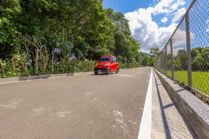 Fuentes de la Dirección de Obras Municipales, DOM, que llevaron a cabo la renovación de 2.5 kilómetros de calle del cantón El Palmo al casco urbano del distrito de San Francisco Javier en el municipio de Usulután Oeste, la mejorará la calidad de vida de más de 5,000 habitantes de la zona