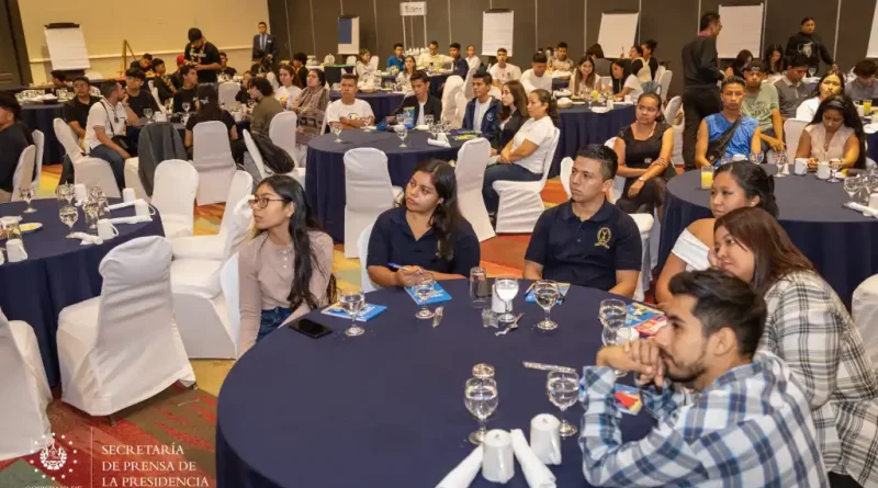 De esta forma, dijeron, el gobierno del presidente Nayib Bukele, fortalece el trabajo en las comunidades con apoyo de socios estratégicos, como ACNUR, para promover el desarrollo de la juventud a través, acciones que están a cargo  de la Dirección de Reconstrucción del Tejido Social.