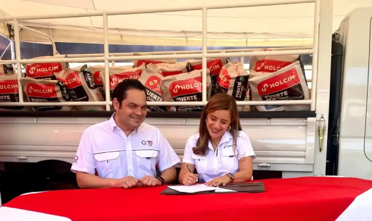 Durante los meses de agosto y septiembre, todos los clientes que compren en una sola transacción 200 bolsas de cemento Holcim Fuerte o Holcim Maestro recibirán un descuento de $1,000 en la compra de un camión FORLAND. Además, aquellos que adquieran 150 bolsas de cemento Holcim Fuerte o Holcim Maestro obtendrán un descuento de $600 en la compra del vehículo.