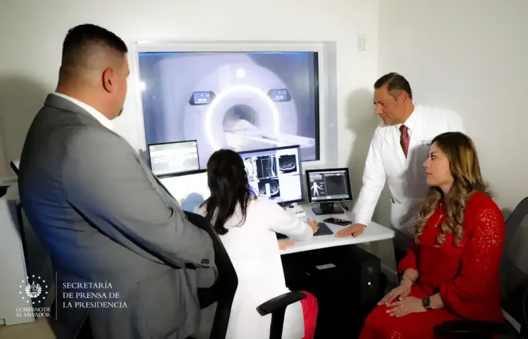 El nuevo equipo ofrecerá a los pacientes del ISSS estudios especializados para diagnósticos precisos y oportunos, además de fortalecer la capacidad instalada del servicio de radiología e imágenes.