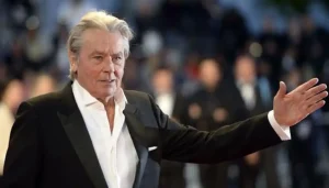 Alain Fabien Maurice Marcel Delon Arnold,  8 de noviembre de 1935, 18 de agosto de 2024), conocido como Alain Delon, fue un actor de cine francés, apareció en películas que atrajeron a un total de 134 millones de espectadores