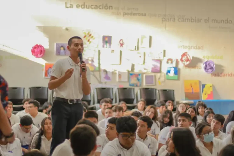 Las inscripciones están abiertas desde el 11 de abril hasta el 31 de agosto de 2024. Los interesados podrán aplicar de manera presencial en las sedes de Santa Ana y San Salvador o de manera virtual en la página web https://oportunidades.org.sv.