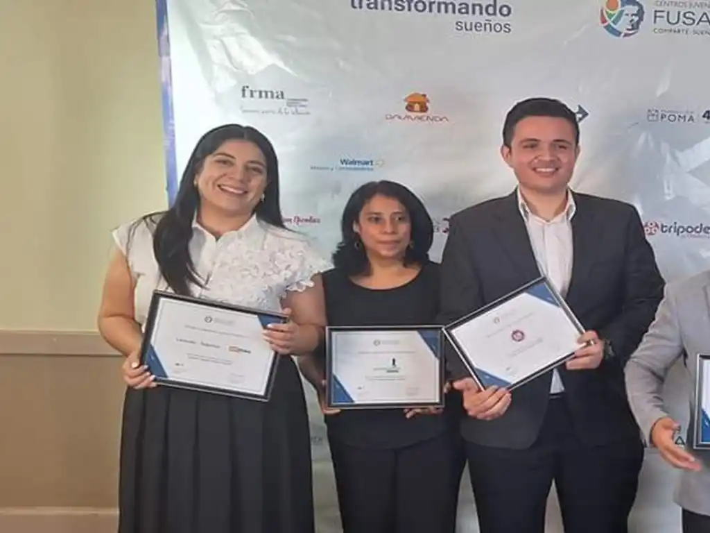 Entre los medios digitales a quienes les fue reconocido su trabajo en apoyo a la fundación FUSALMO, se entran, Qué Pasa, el Metropolitano y el Norteño News.