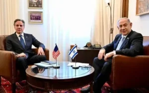 En la reunión, Netanyahu, insistió al secretario de Estado estadounidense, Antony Blinken, a mantenerse “firme” en las negociaciones de un cese el fuego con el grupo islamista Hamás para no ceder en las “necesidades de seguridad de Israel”