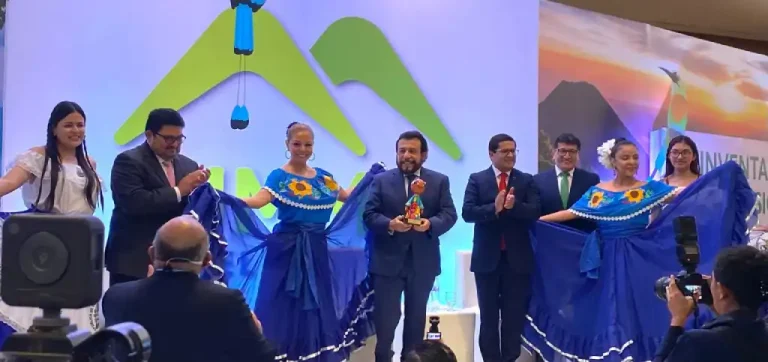 El encuentro es parte de una alianza que traspasa fronteras, entre la Federación Peruana de Cajas Municipales de Ahorro y Crédito (FEPCMAC), y el SISTEMA FEDECRÉDITO, siendo la segunda edición del Microfinance Summit for Latin America and the Caribbean, por sus siglas en inglés SUMMIC 2024.