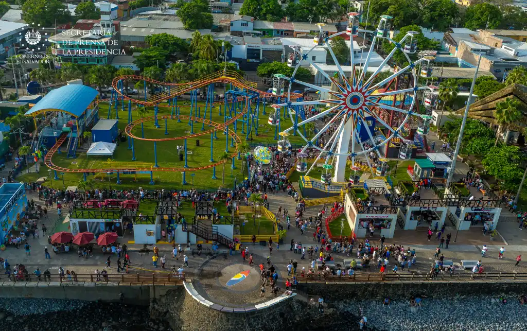 Sunset Park, L Libertad Costa, es uno de los parques recreativos nacionales preferidos por la población y de los visitantes internacionales.