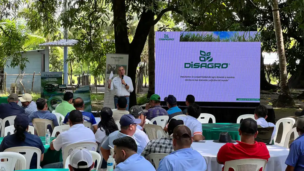 Bajo esta modalidad, la Finca Hoja de Sal, se ha convertido en la pionera en la región en utilizar este equipamiento tecnológico para el cultivo de caña de azúcar, maquinaria que también se puede utilizar en otros tipos de cultivos.