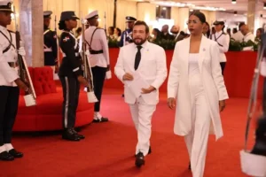 El Vicemandatario junto a otros 13 altos representantes internacionales de diversos países, presenciaron el juramento de la fórmula presidencial ante la Asamblea Nacional dominicana.