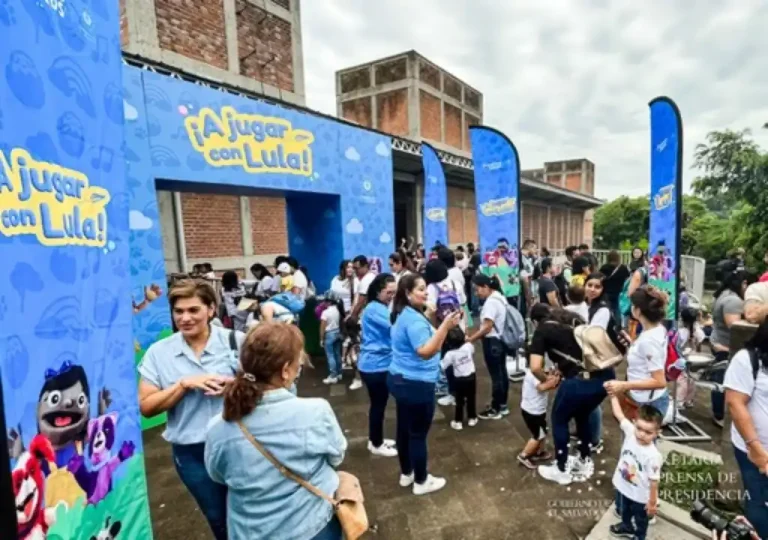 Cerca de 3,000 profesionales han sido formados y comprometidos en lactancia materna y ocho de cada 10 bebés que nacen en el país la inician durante la primera hora de vida.
