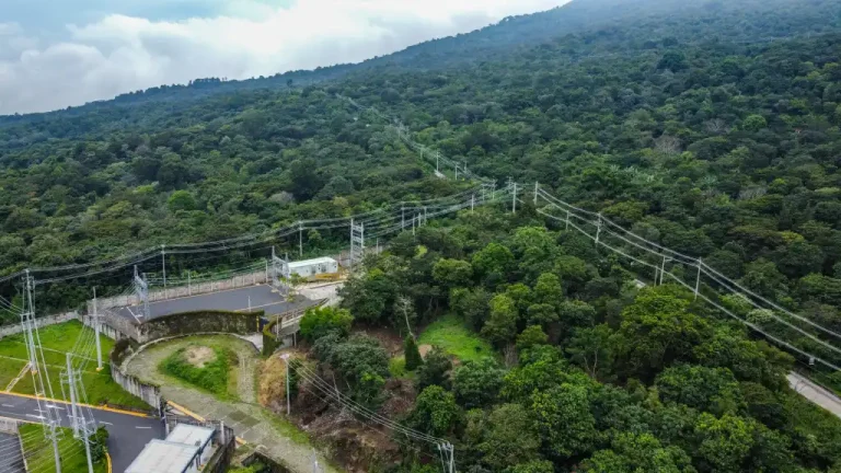 Esta iniciativa busca garantizar la seguridad y continuidad del suministro de energía a más de siete mil clientes en los municipios de San Salvador Centro, sector Escalón.
