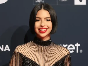La integrante de la dinastía Aguilar hablaba ante sus seguidores cuando fue interrumpida por Christian Nodal con un grito de emoción, lo que causó la sorpresa de Ángela y de inmediato le reclamó diciéndole: "¡Amooor!"