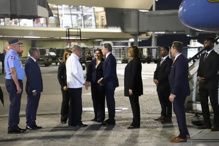 El secretario de Estado estadounidense llegó este viernes a República Dominicana, donde pidió renovar el mandato de seguridad de la Organización de Naciones Unidas (ONU) para Haití.
