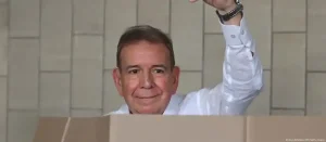 nte esas declaraciones del excandidato derechista, el presidente de la Asamblea Nacional, Jorge Rodríguez, aseguró este miércoles, que tiene en su poder la carta escrita y firmada por Edmundo González Urrutia, en la que reconoce y acata la decisión del Tribunal Supremo de Justicia (TSJ), que valida a Nicolás Maduro como presidente para un nuevo período.