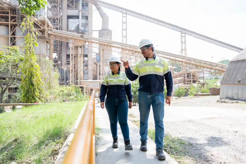 El Programa Trainee abre sus puertas a la cuarta generación de jóvenes profesionales con el objetivo formar futuros líderes comprometidos, alineados con los valores corporativos de la empresa, y bajo la mentalidad de sostenibilidad e innovación que caracteriza a Holcim.