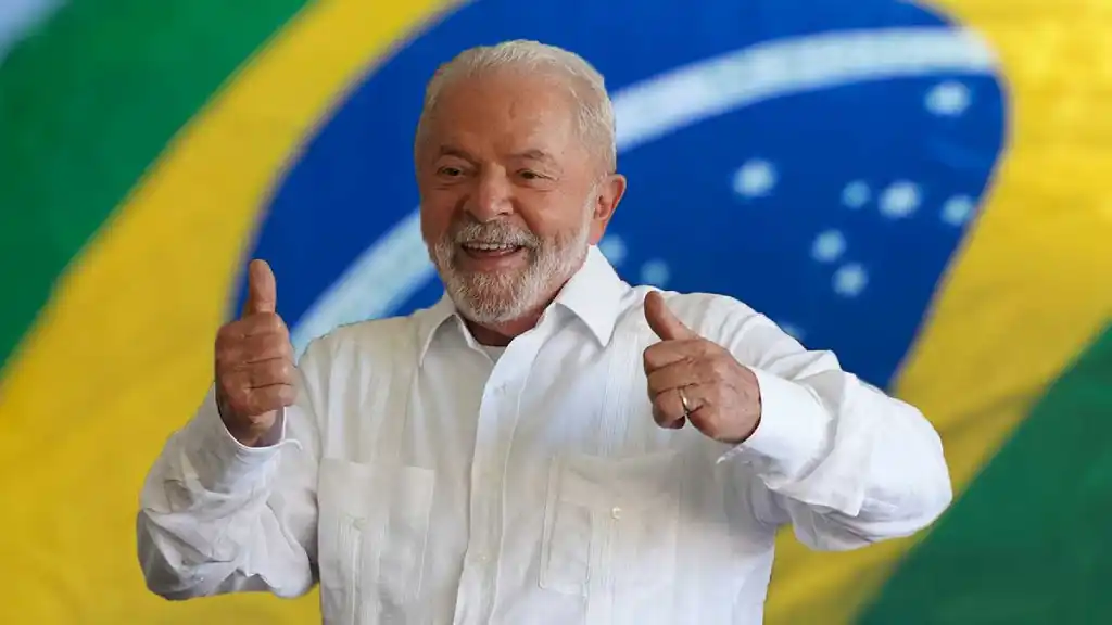 Durante su conferencia de prensa mañanera, el mandatario dijo que Lula da Silva viajará el 30 de septiembre para despedirse de él y para acudir al día siguiente a la ceremonia de investidura de la próxima presidente que dirigirá los destinos de ese país para los próximos seis años.