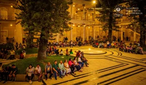 Durante este fin de semana, el Palacio Nacional cuenta con actividades artísticas para que las familias puedan disfrutar de las diferentes expresiones artísticas, como la presentación de estatuas vivientes, a cargo del Centro Nacional de Artes (Cenar) y la presentación en vivo de la Orquesta Sinfónica Juvenil Nacional.