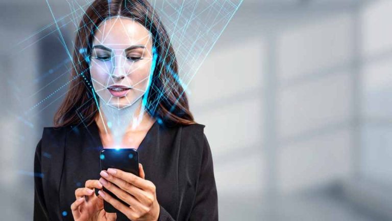 La tecnología FEDE ID permite a los clientes del SISTEMA FEDECRÉDITO, fortalecer la seguridad en los canales digitales y mejorar la experiencia en la autorización de transacciones, sustituyendo el envío de códigos de validación vía SMS por el registro biométrico único del cliente.