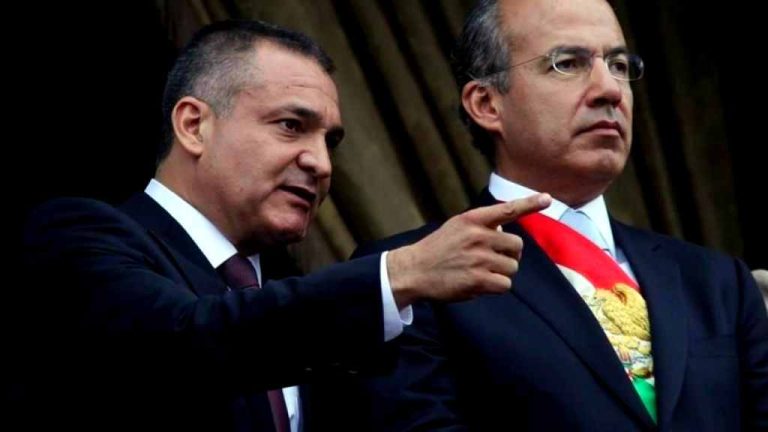 Genaro García Luna, fue Secretario de Seguridad del ex presidente Felipe Calderón Hinojosa, durante el período 2006-2012; y director de la Agencia Federal de Investigación de México del 1 de noviembre de 2001 al 30 de noviembre de 2006, en el gobierno del también expresidente Vicente Fox Quesada.