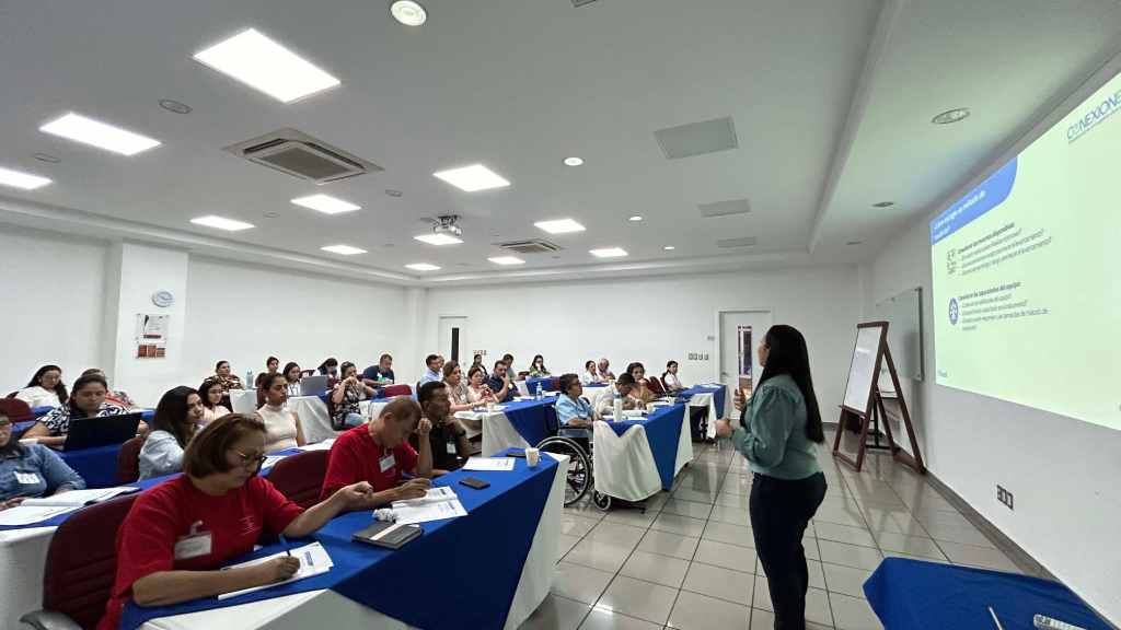 La iniciativa, desarrollada en colaboración con Roche, marcó la tercera edición de un proceso formativo orientado a empoderar a asociaciones y proveedores de salud para que sirvan a estos pacientes de manera más efectiva y sostenible.