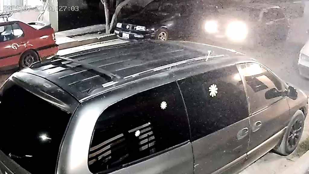 Sujetos desconocidos habrían lanzado una bomba molotov al interior de una habitación con niños dentro, afirmaron las autoridades.