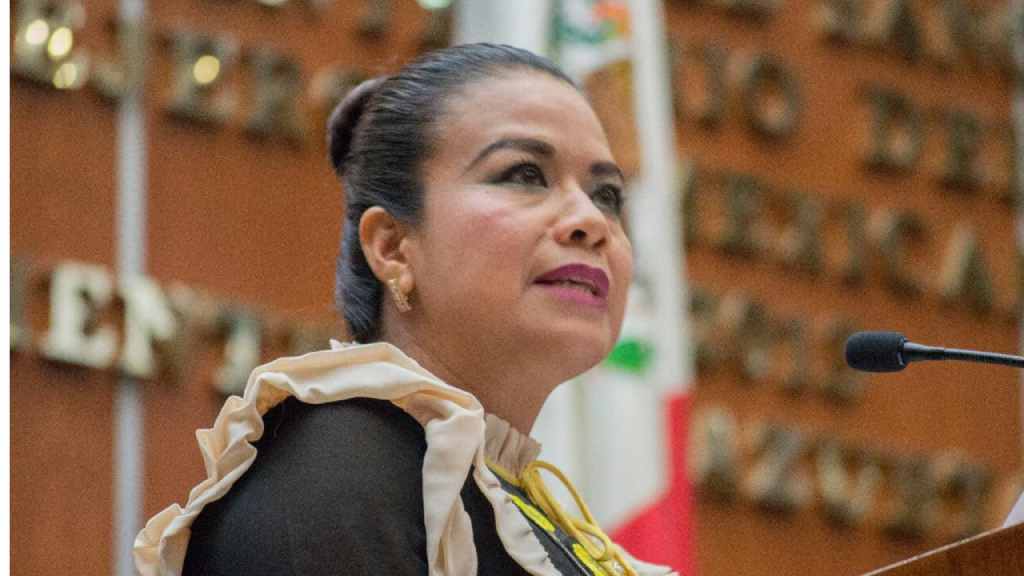 El alcalde municipal de Chilpancingo, Alejandro Arcos, que representaba la alianza política de los partidos Acción Nacional (PAN), Partido Revolucionario Institucional (PRI) y del Partido de la Revolución Democrática (PRD), fue asesinado el pasado 6 de octubre, seis días después de haber tomado posesión