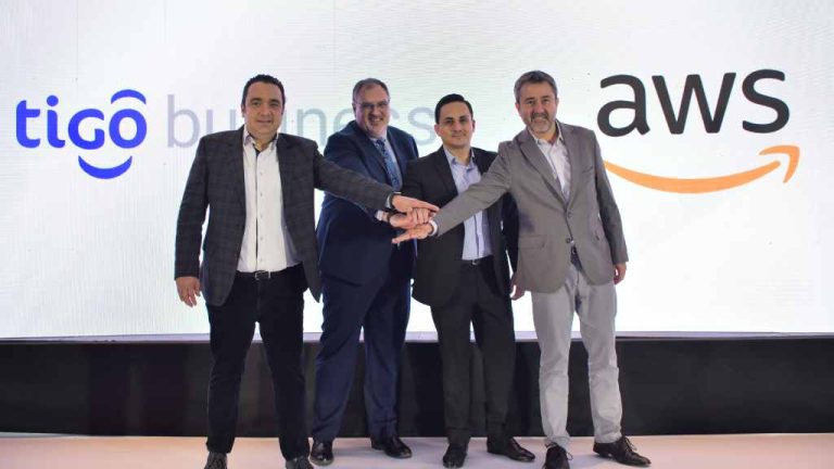 Tigo y AWS pondrán a disposición de las empresas la plataforma tigo.talento-cloud.com para que puedan elevar las capacidades de sus equipos en temas técnicos de la nube, y además contribuirán en el desarrollo de habilidades digitales para docentes sobre la nube como parte del programa Maestr@sConectad@s que beneficiará a más de 80,000 maestros en la región.