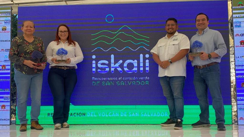 Davivienda, Fideicomiso Walter Soundy y CMI se unen a ISKALI para recuperar y conservar el volcán de San Salvador.