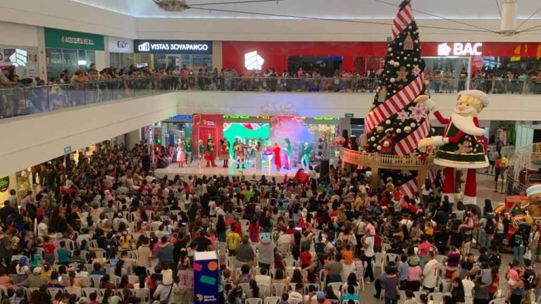 Plaza Mundo presenta un programa navideño especial que incluye un espectáculo navideño, desfiles de personajes, música en vivo, regalos y muchas sorpresas