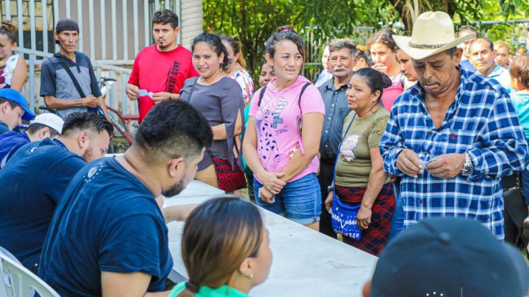 Residentes del cantón La Canoa de Jiquilisco, Usulután Oeste, recibieron paquetes, mismos que son distribuidos a nivel nacional.